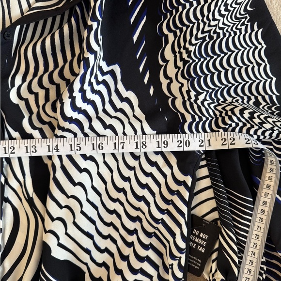 Black and White Patterned Blouse with Blue Accents - Picture 5 of 5